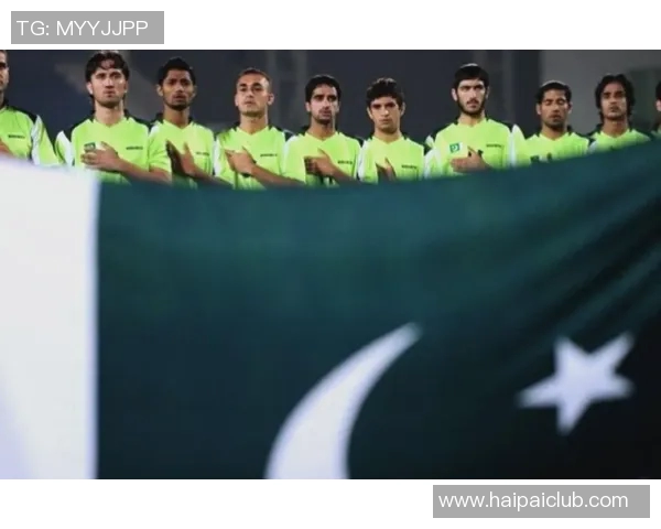 足球明星因偷渡被捕引发热议背后故事曝光引发社会关注与讨论