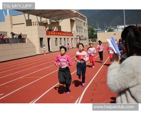 大连足球明星卡通手绘服饰设计展现青春活力与运动激情